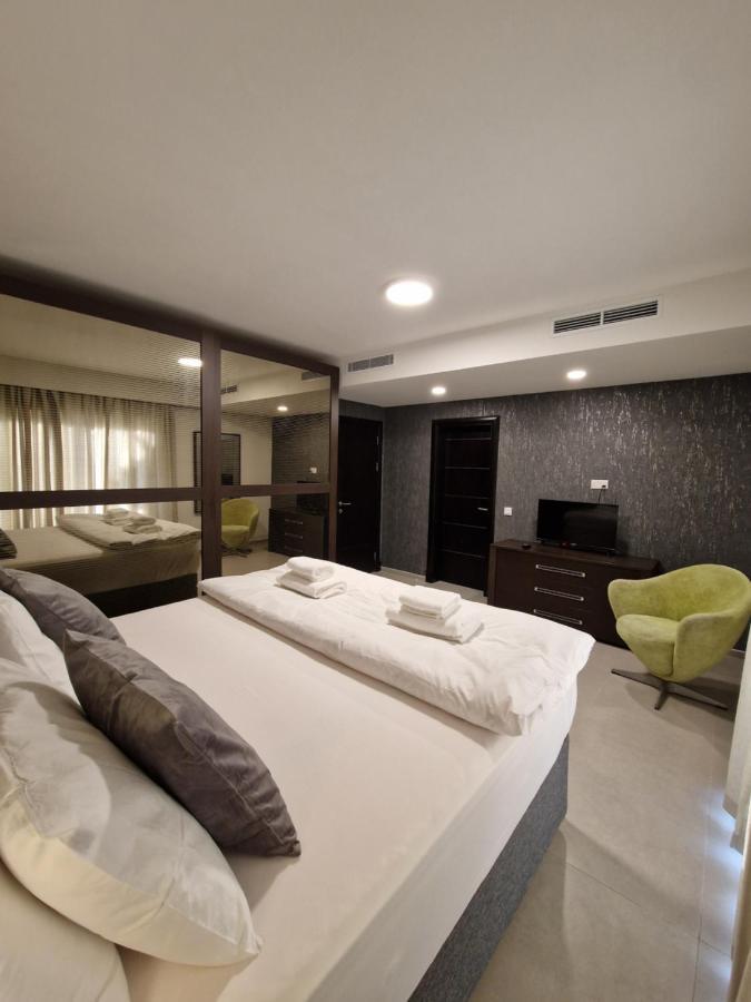 Korzo Suites St. Julian'S Buitenkant foto