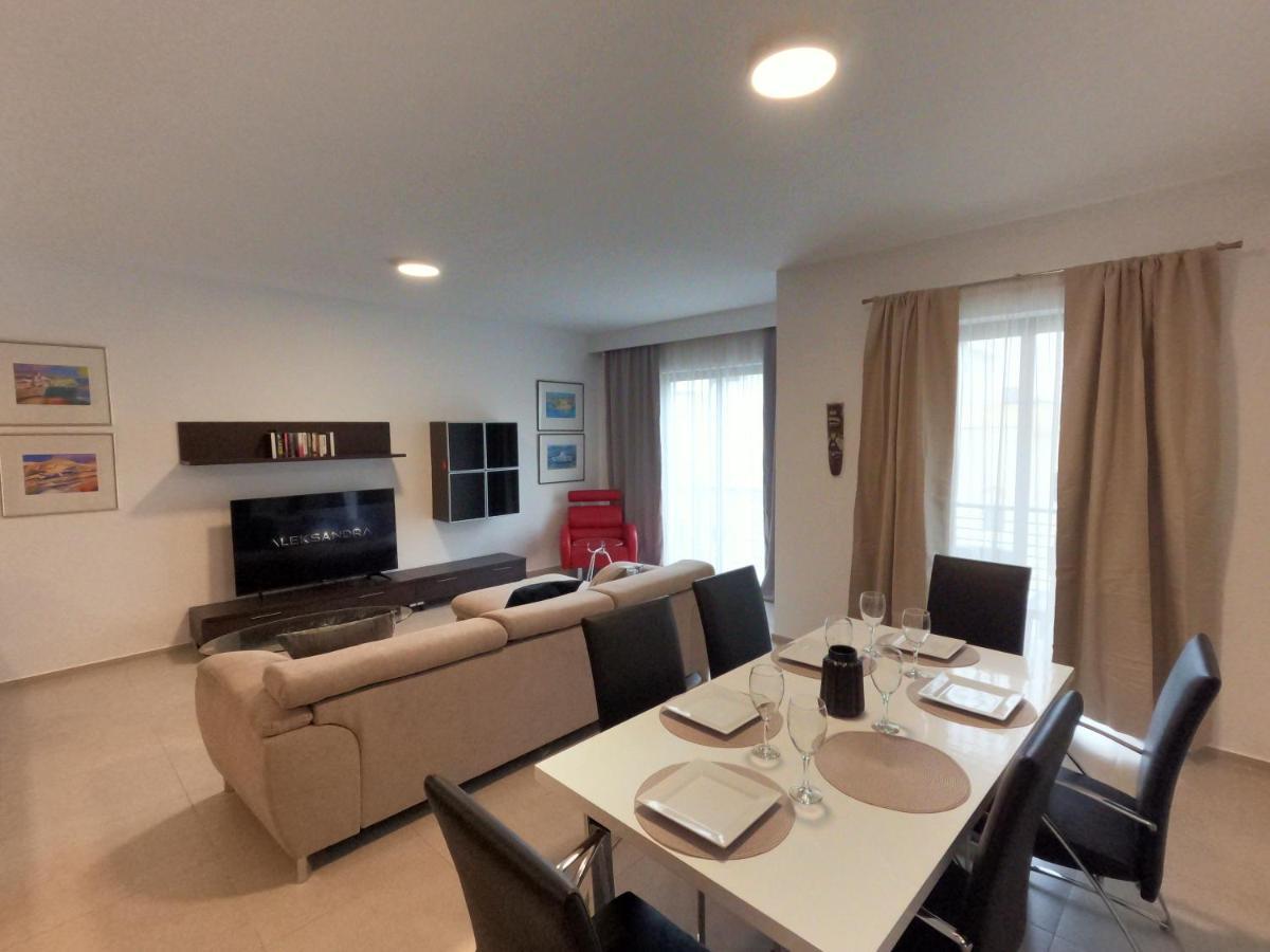 Korzo Suites St. Julian'S Buitenkant foto